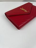 Sac bandoulière Saint Laurent Cassandre en cuir grainé rouge - Photo 6