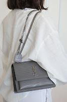 Sac Saint Laurent Sunset moyen en cuir gris embossé - Photo 2