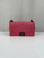 Sac Chanel Boy taille moyen cuir rose chevrons - Photo 1