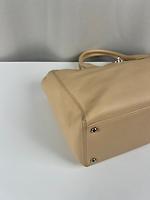 Sac cabas Chanel en cuir caviar grainé beige - Photo 9