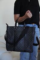 Sac Louis Vuitton Tadao toile damier graphite gris - Photo 2