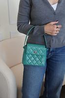 Petit sac Chanel en cuir vert - Photo 2