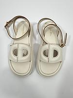 Nus pieds - Photo 1