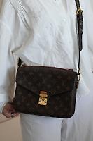 Sac bandoulière Louis Vuitton Métis Monogram - Photo 2
