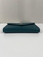 Sac bandoulière Saint Laurent Cassandre cuir grainé bleu vert - Photo 5