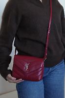 Sac bandoulière Saint Laurent Loulou Toy rouge en cuir - Photo 2