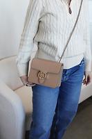 Sac Gucci Interlocking beige avec bijouterie dorée - Photo 2