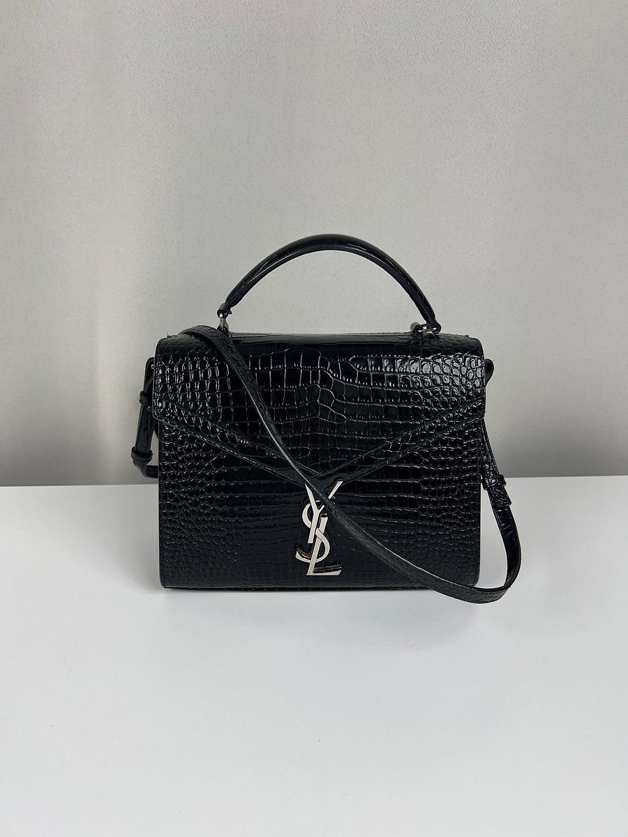 Sac Cassandra Saint Laurent en cuir noir embossé