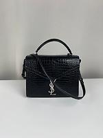 Sac Cassandra Saint Laurent en cuir noir embossé - Photo 1