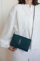 Sac bandoulière Saint Laurent Cassandre cuir grainé bleu vert - Photo 2