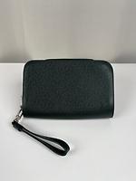 Pochette Louis Vuitton en cuir Taïga vert - Photo 1