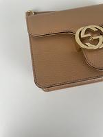 Sac Gucci Interlocking beige avec bijouterie dorée - Photo 8