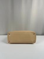Sac cabas Chanel en cuir caviar grainé beige - Photo 8