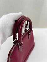 Sac Louis Vuitton Alma BB en cuir épi framboise - Photo 6