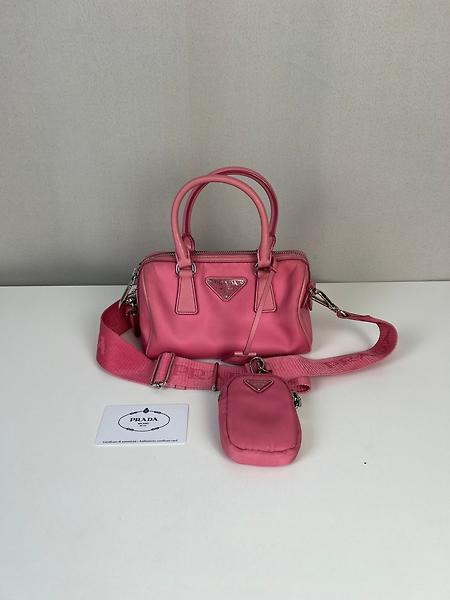 Sac Boston rose Prada Nylon Begonia réédition 2005