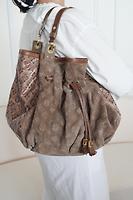 Sac porté épaule Louis Vuitton Édition Limitée Coco Nubuck marron - Photo 2