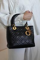 Sac à main Lady Dior medium cuir noir vintage - Photo 2