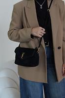 Sac bandoulière Saint Laurent Loulou Toy en velours noir - Photo 2