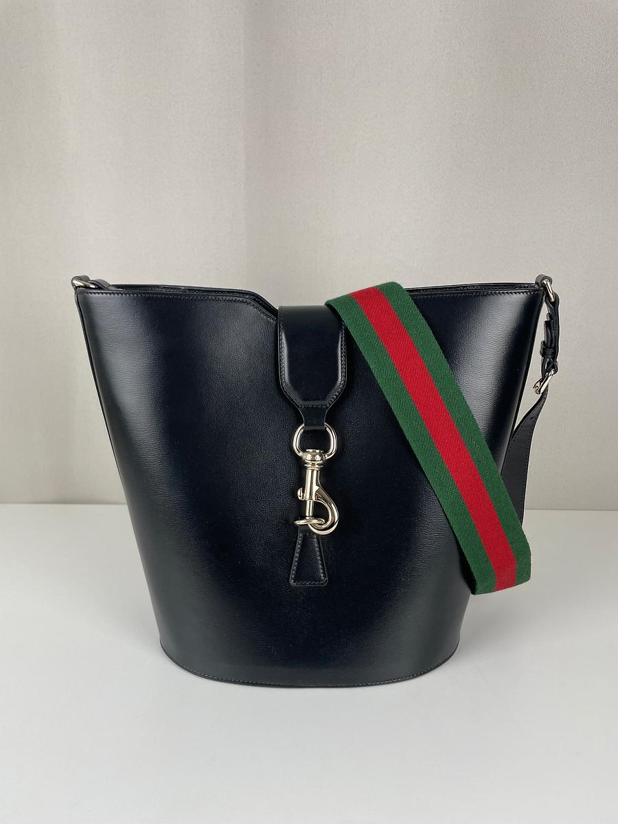 Sac Gucci Seau Origami en cuir noir