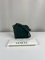 Petit sac bandoulière Bottega Veneta Cassette Pouch en cuir vert foncé - Photo 3