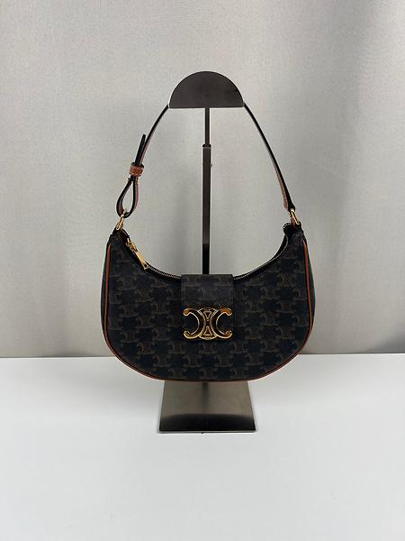 Sac Céline Ava Toile Triomphe porté épaule