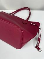 Sac cabsa Louis Vuitton Neverfull PM en cuir épi rose framboise + pochette - Photo 10