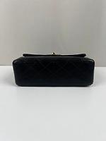 Sac Chanel Vintage en cuir noir square - Photo 5
