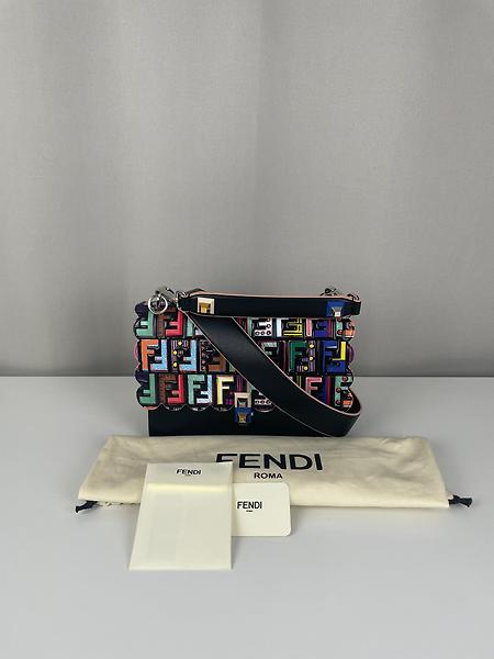Fendi FF Kan I cuir noir