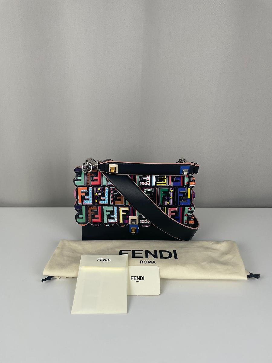 Fendi FF Kan I cuir noir