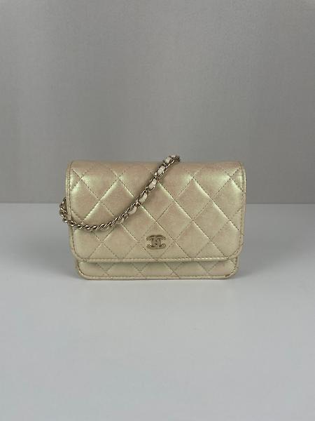 Chanel WOC beige jaune irisé