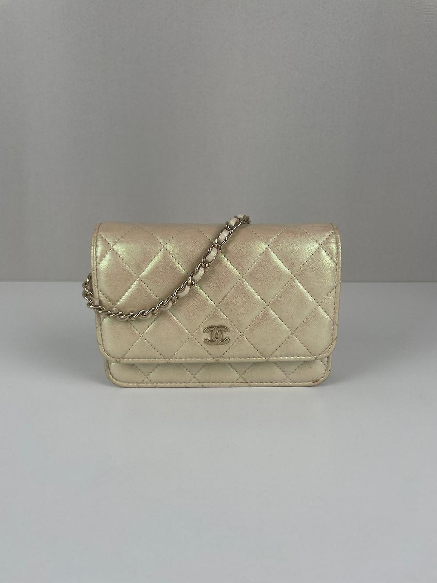 Chanel WOC beige jaune irisé