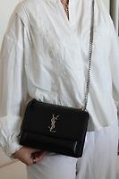 Sac bandoulière Saint Laurent Sunset en cuir noir - Photo 3