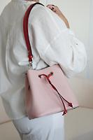 Sac Louis Vuitton Neo Noe cuir épi rose - Photo 2