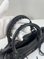Sac bandoulière Balenciaga City petit modèle en nylon noir et cuir - Photo 10