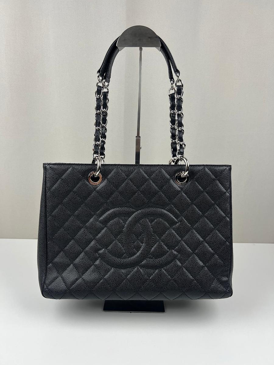 Sac cabas Chanel en cuir grainé noir