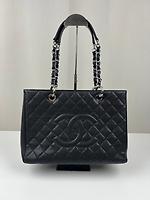 Sac cabas Chanel en cuir grainé noir - Photo 1