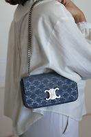 Sac porté épaule Céline Claude triomphe en jean bleu - Photo 2