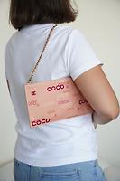 Pochette Chanel pochette tissu rose - Photo 3