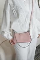 Sac Louis Vuitton Easy Pouch On Strap cuir épi rose - Photo 2