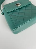 Petit sac Chanel en cuir vert - Photo 9