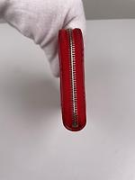 Portefeuille long Chanel en cuir verni rouge - Photo 5