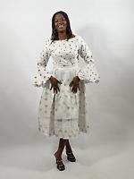 Robe 3/4 blanche dorée - Photo 1