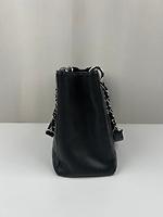 Sac cabas Chanel en cuir grainé noir - Photo 6