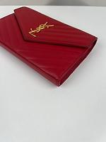 Sac bandoulière Saint Laurent Cassandre en cuir grainé rouge - Photo 7