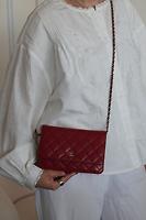 Sac bandoulière Chanel WOC en cuir rouge - Photo 2