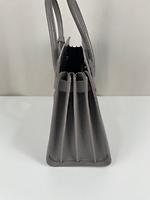 Sac de Jour small en cuir embossé gris Saint Laurent - Photo 6