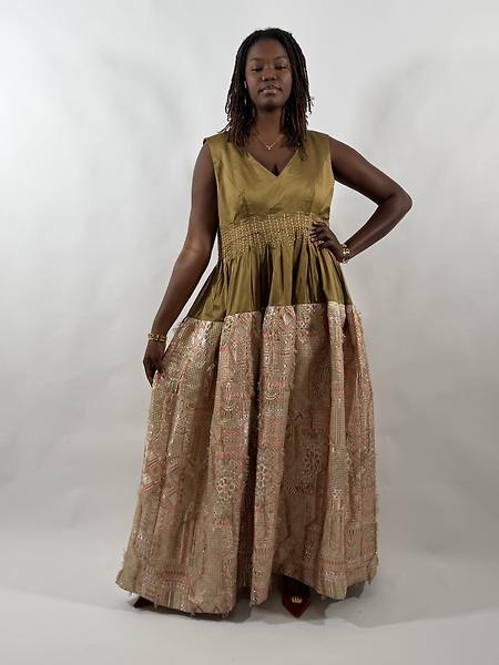 Robe brocart dorée