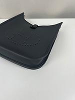 Sac bandoulière Hermès Evelyne 23 en cuir Gris Misty - Photo 10
