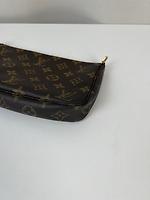 Sac pochette accessoire monogram Louis Vuitton - Photo 9