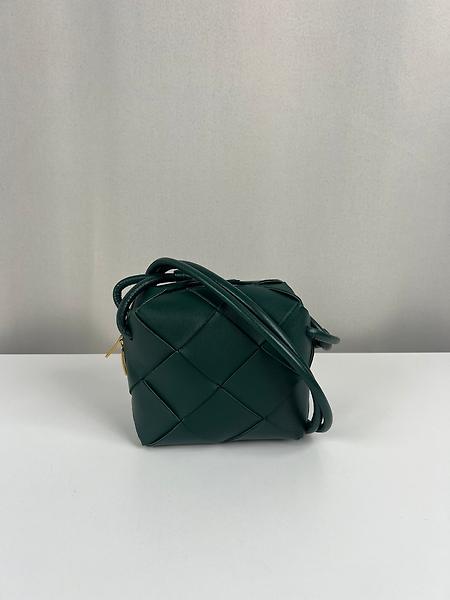Petit sac bandoulière Bottega Veneta Cassette Pouch en cuir vert foncé